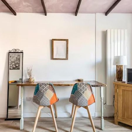 Bedroom With Kitchenette, Private Bathroom And Parking 卡迪夫 外观 照片