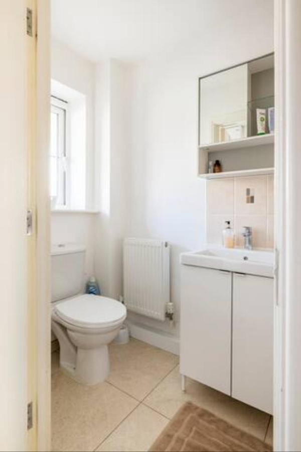 Bedroom With Kitchenette, Private Bathroom And Parking 卡迪夫 外观 照片