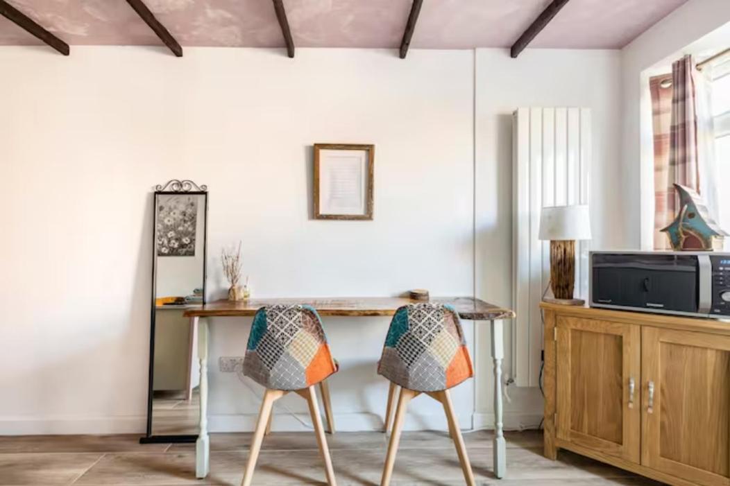 Bedroom With Kitchenette, Private Bathroom And Parking 卡迪夫 外观 照片