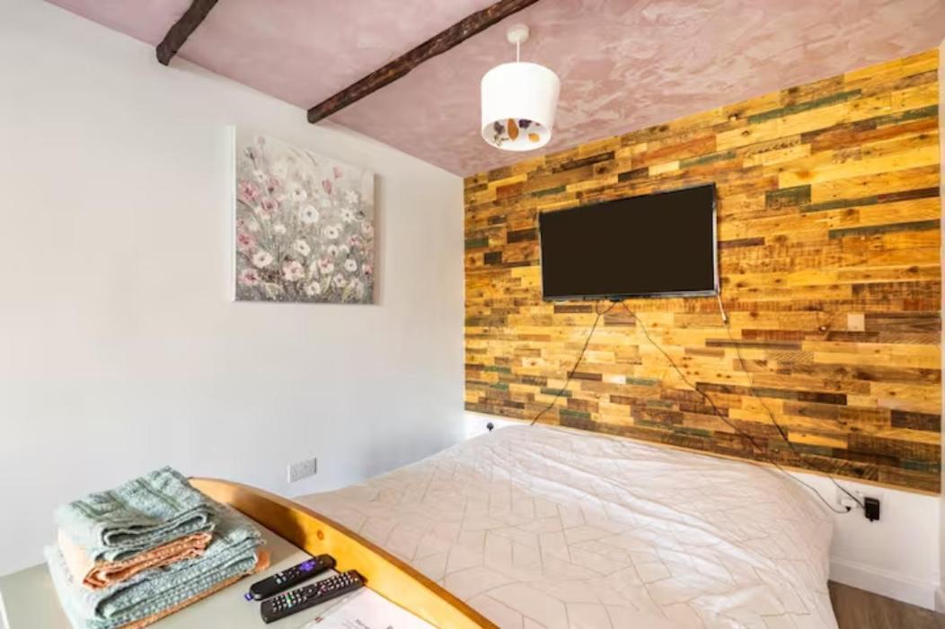 Bedroom With Kitchenette, Private Bathroom And Parking 卡迪夫 外观 照片